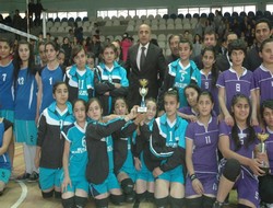Voleybol müsabakasında ilginç kareler