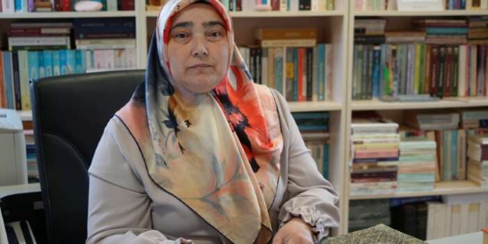 Başörtüsü Yasağına Rağmen Azmini Gösterdi