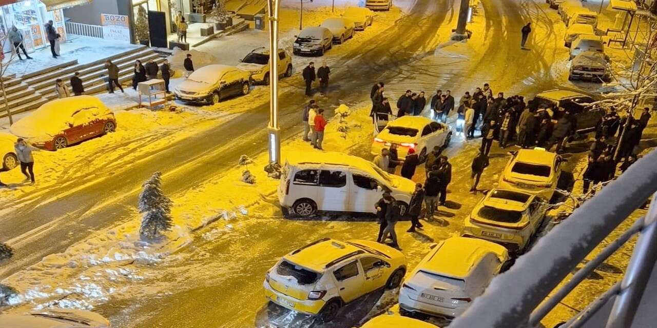 Hakkari’de şiddetli buzlanma: Ekipler seferber oldu