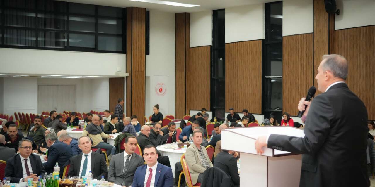 Vali Taşyapan özel idare personeli ile iftarda bir araya geldi