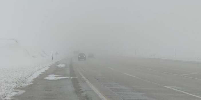 Kurubaş Geçidi'nde kar ve sis etkili oluyor