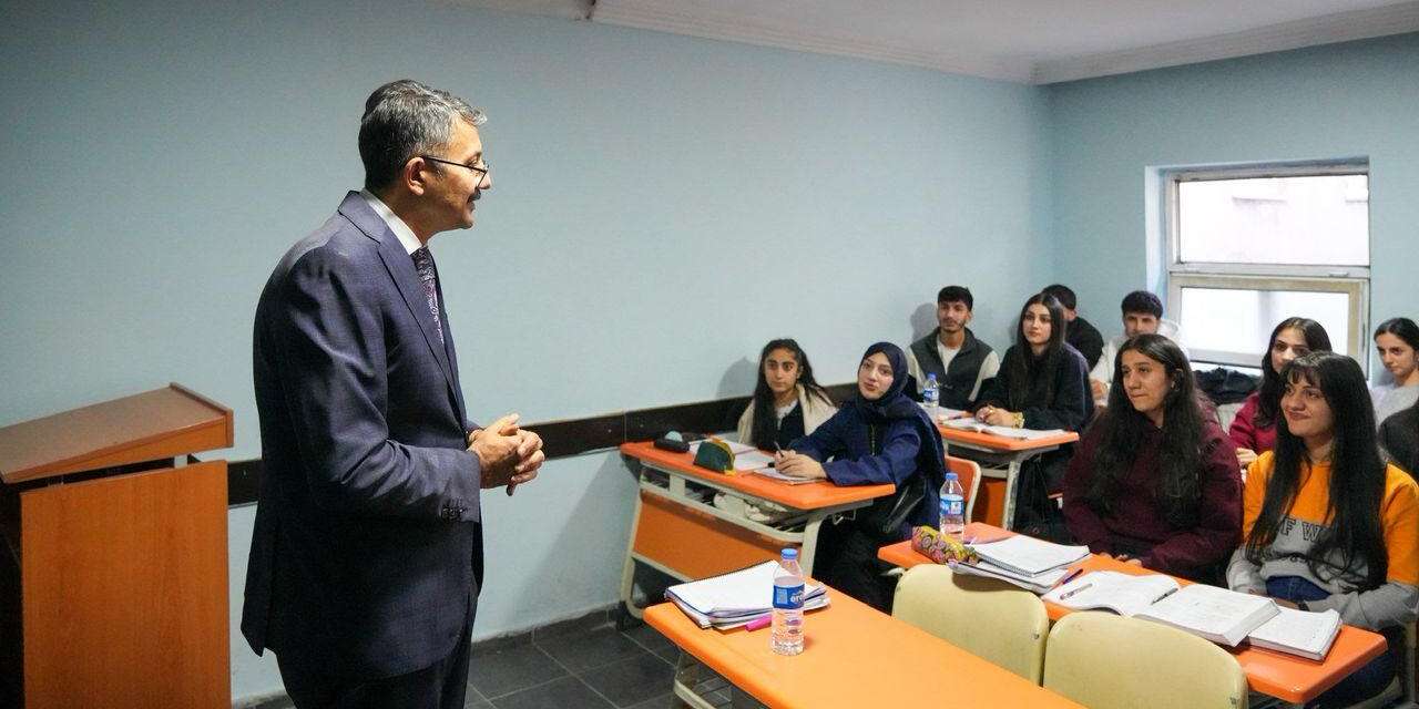 Hakkâri’de 3 bin öğrenciye YKS desteği