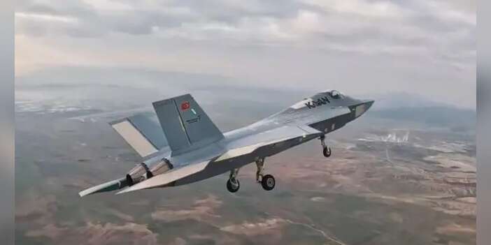 TSK'ya ait savaş uçakları Yüksekova'da devriye uçuşu