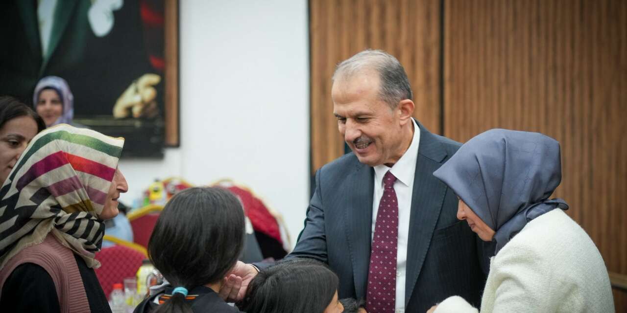 Vali Taşyapan yetim çocuklarla iftar sofrasında buluştu