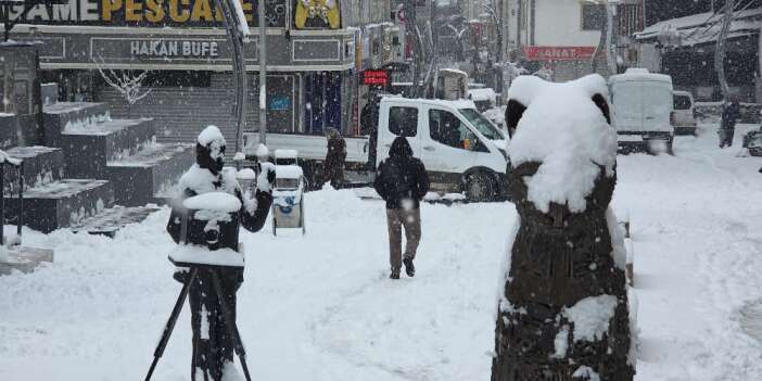 "Van'da Mart kapıdan baktırdı"
