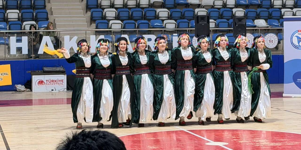 Okul sporları halk oyunları yarışması Hakkari’de yapıldı