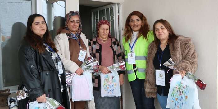 Yaşam Çemberi Kooperatiften 8 Mart’ta Kadınlara Gül ve Şal Jesti!