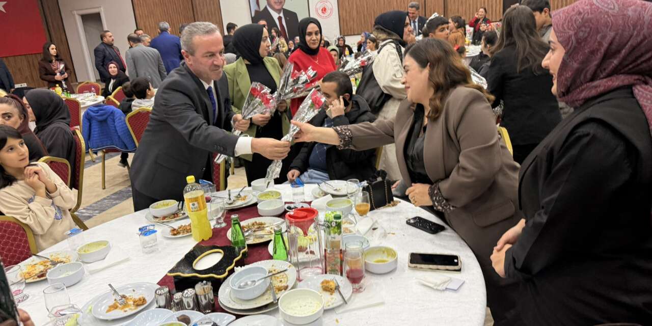 AK Parti Hakkari Kadınlar Günü'nü iftarla kutladı