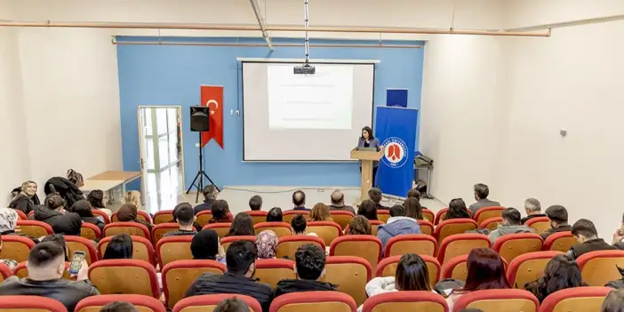 Hakkari'de Üreten kadın ve şiddetle mücadele ele alındı