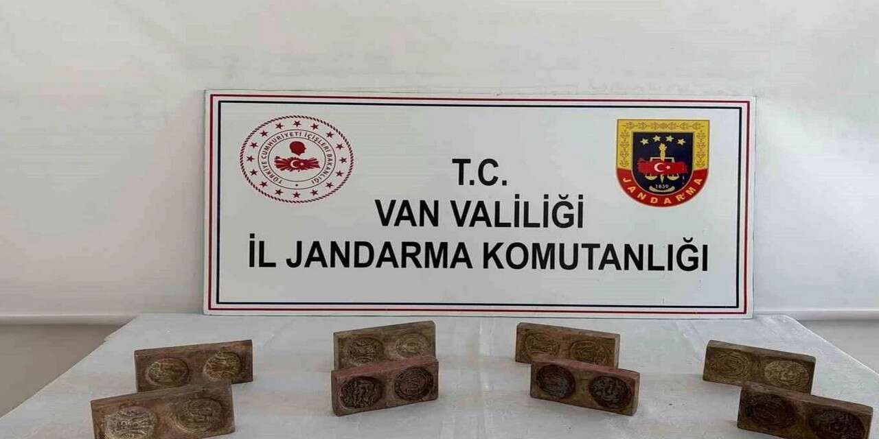 8 adet  tarihi eser altın ele geçirildi