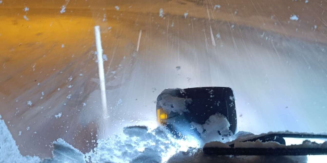 Hakkari’de karla mücadele gece boyu devam ediyor