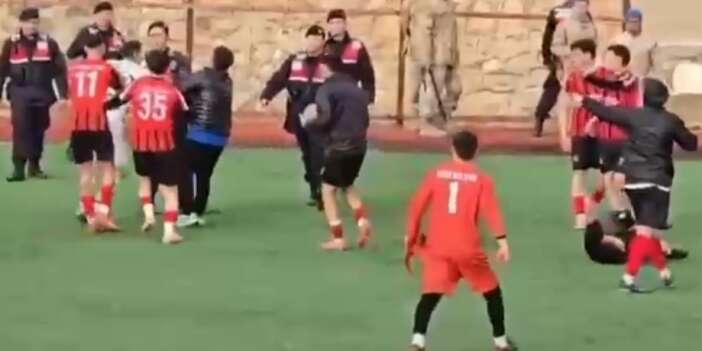 Yeşil saha bir anda savaş alanına döndü