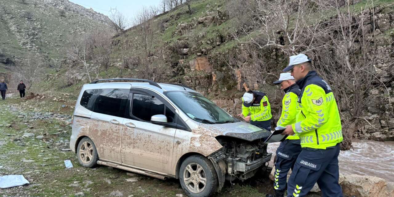 Derecik'te trafik kazası 1 yaralı