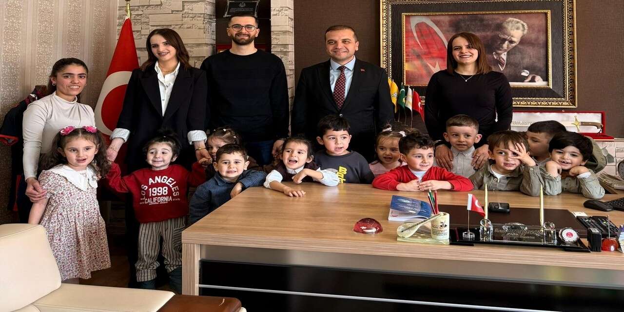 Düşler Dünyası Gündüz Bakımevinden Hazinedaroğlu’na ziyaret