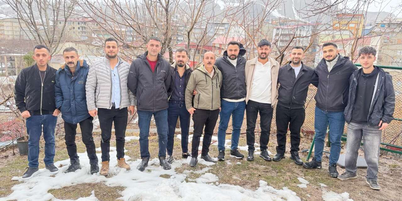 Hakkarili gençlerden anlamlı bayram hareketi