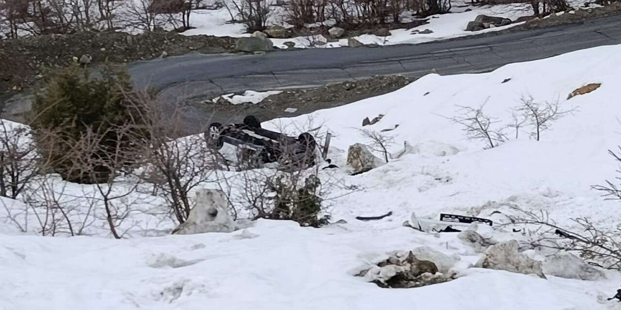 Hakkari’de Yola Düşen Kaya Kazaya Neden Oldu