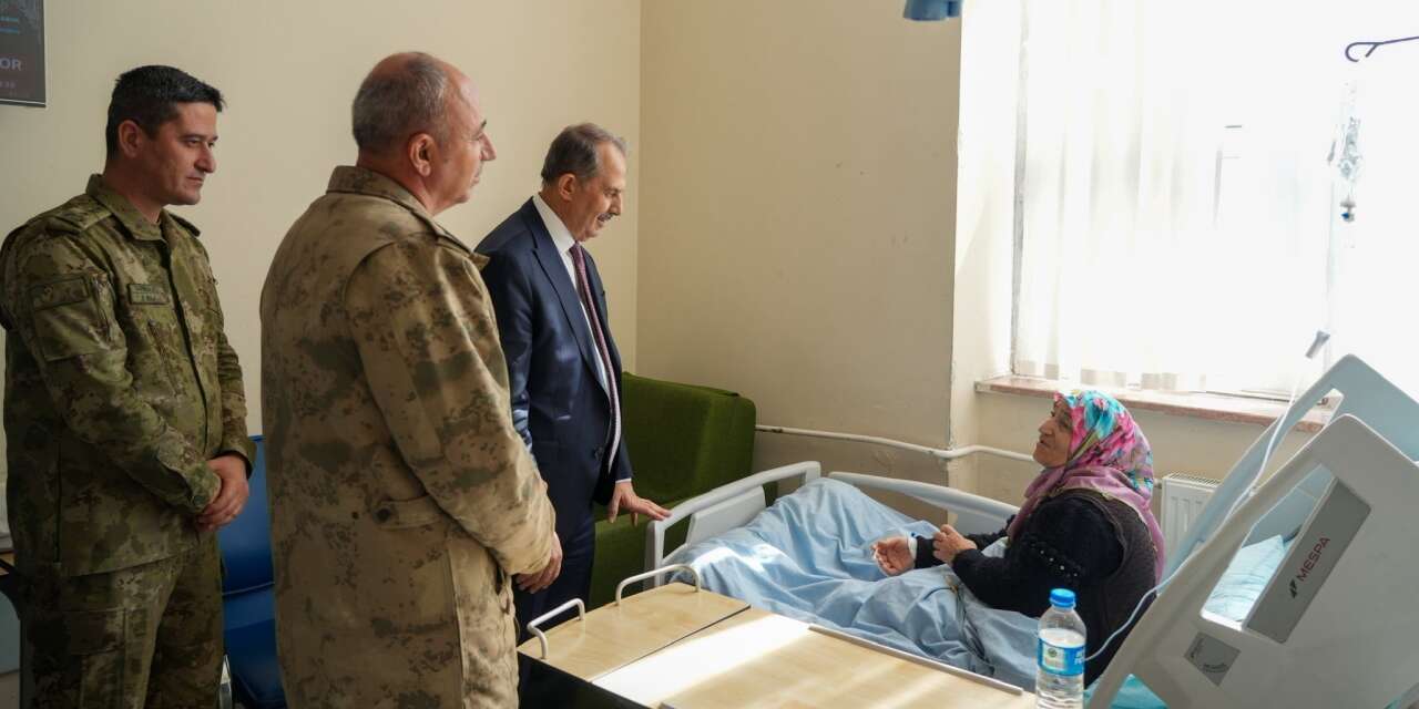 Vali Taşyapan’dan Hastalara ve Sağlık Personeline Bayram ziyareti