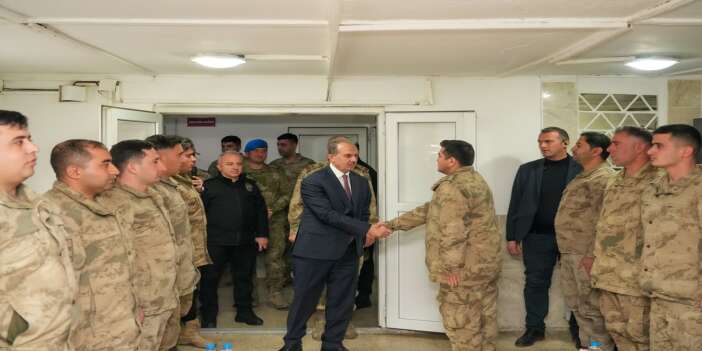 Vali İbrahim Taşyapan’dan Zap Karakolu’na Bayram Ziyareti