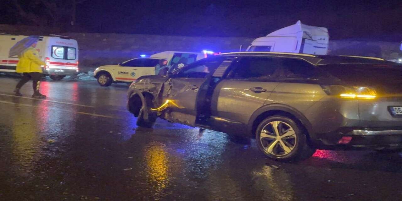 Hakkari Teksir'de trafik kazası yaralılar var