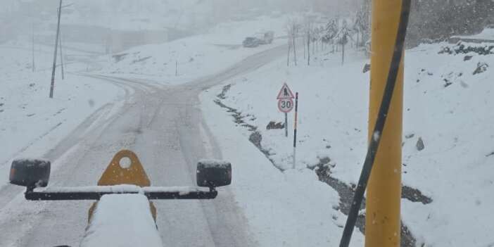 Hakkari'de kar yağışı etkisini arttırdı