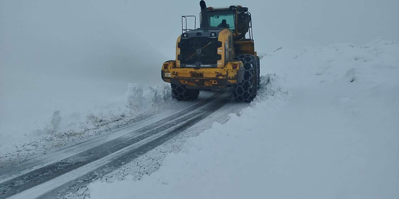 Hakkari’de 13 köy 32 mezra yolu ulaşıma kapandı
