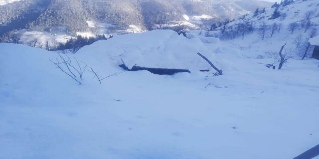 Hakkari'de çığ alarmı: 4 ev Tahliye edildi