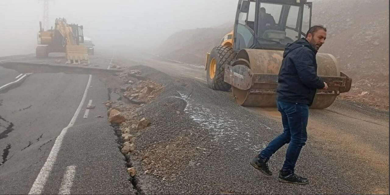Çukurca’da Çatlayan Yol İçin Harekete Geçildi