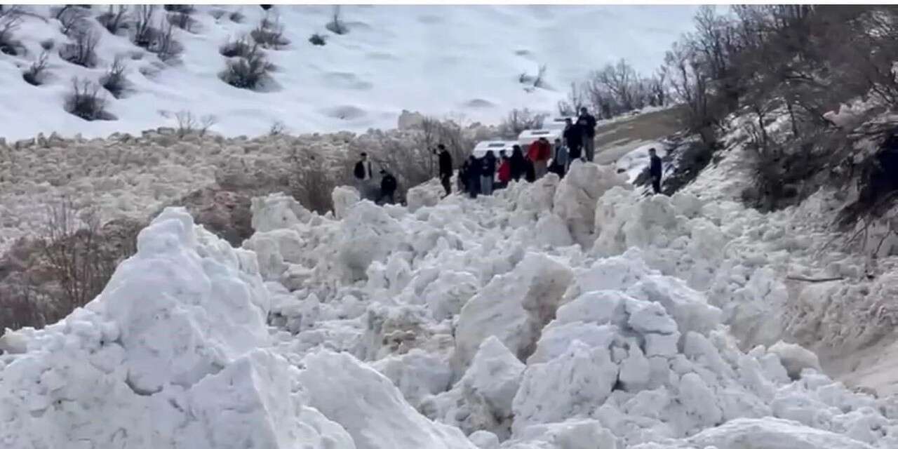 Öğrenci Servisi Çığdan Saniyelerle Kurtuldu