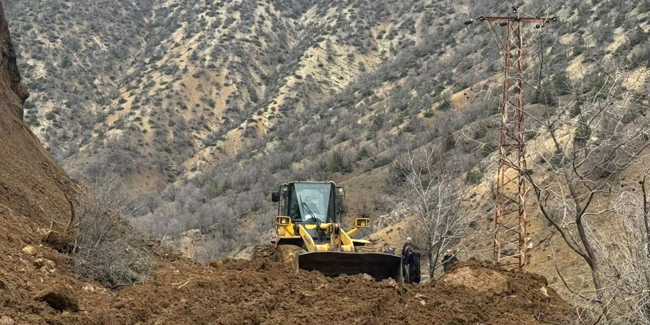 Çukurca’da kapanan Kazan Vadisi yolu açıldı