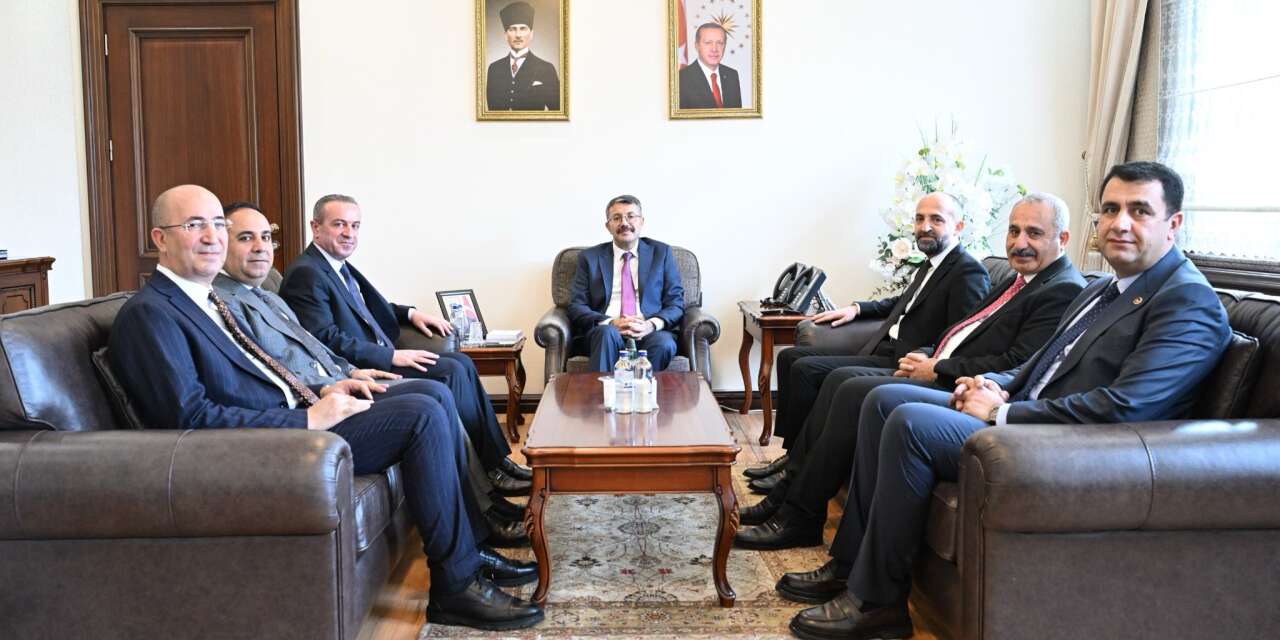 Hakkari heyetinden Bakan Yardımcısı Çelik’e ziyaret