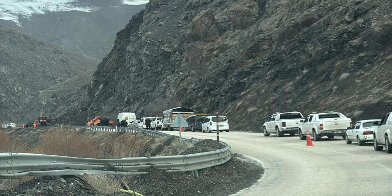 Hakkari-Yüksekova yolu yeniden açıldı