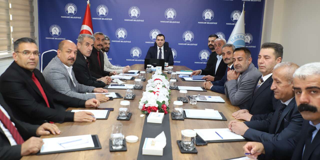 Belediye Başkan Yardımcısı Vekili Cüneyt Zor muhtarlarla bir araya geldi