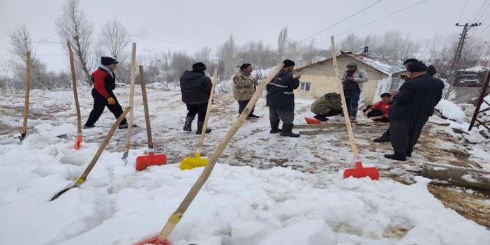 Durankaya’da ahır çöktü: 5 koyun telef oldu