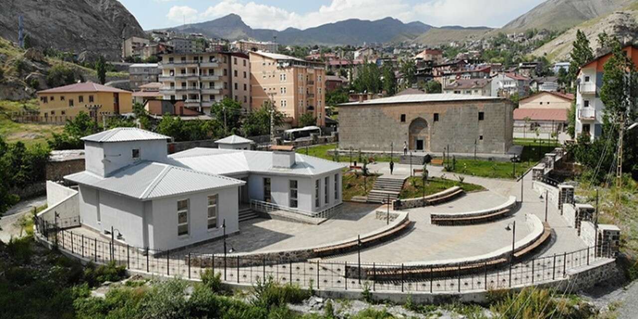 Hakkari Meydan Medresesinde  prodüksiyon çekimleri ücretli oldu