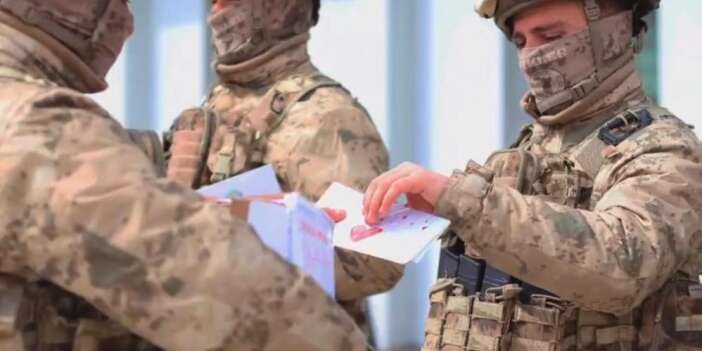 Öğrencilerin mektupları Mehmetçiğe ulaştı