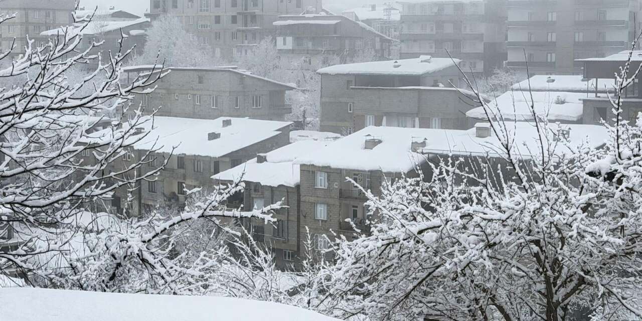 Hakkari’de karla karışık yağmur etkili oluyor