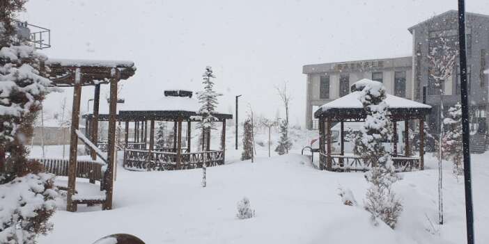 Başkale yeniden beyaza büründü
