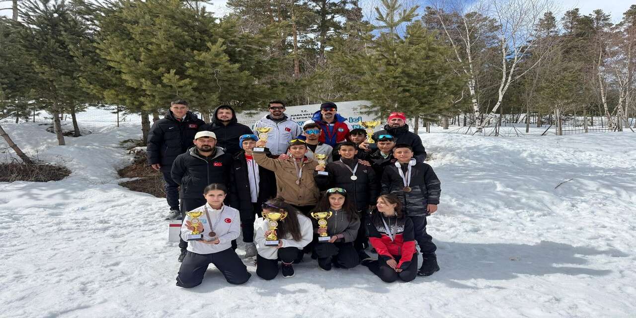 Hakkari bireysel kürsülerde fırtına gibi esti