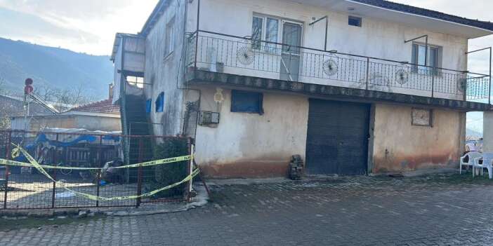 Eşini ve 3 yakını başlarından vurarak öldürdü