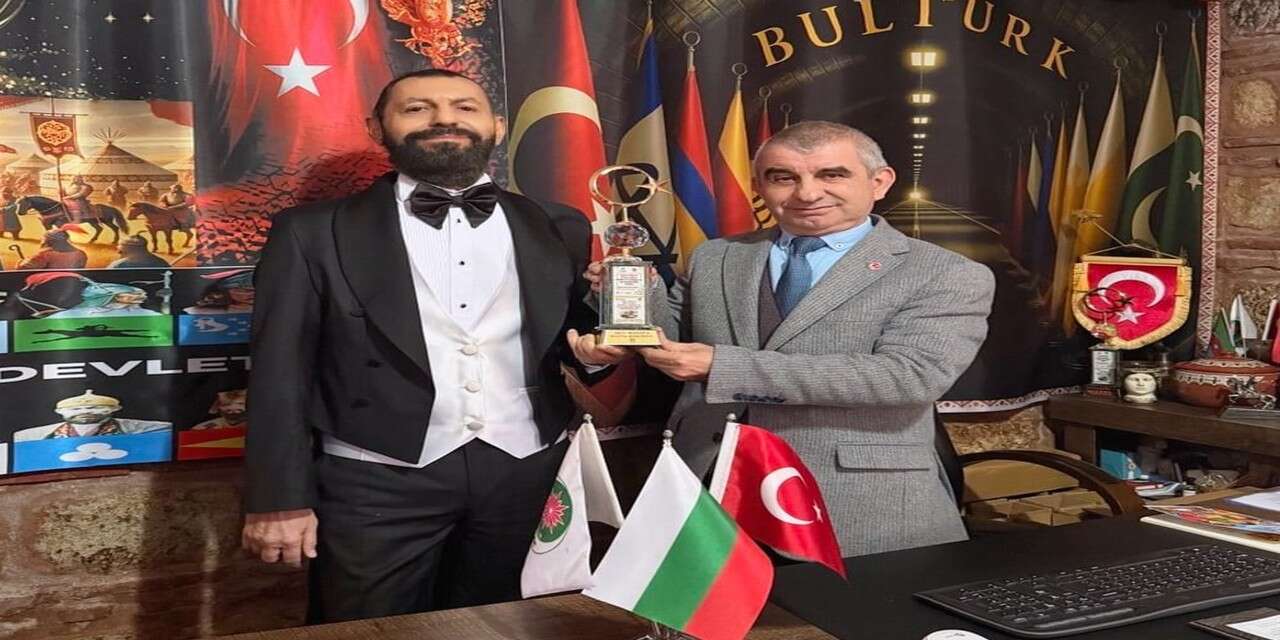 Dünyaca Ünlü Yazar Akif Manaf’a Bulutürk barış ödülü