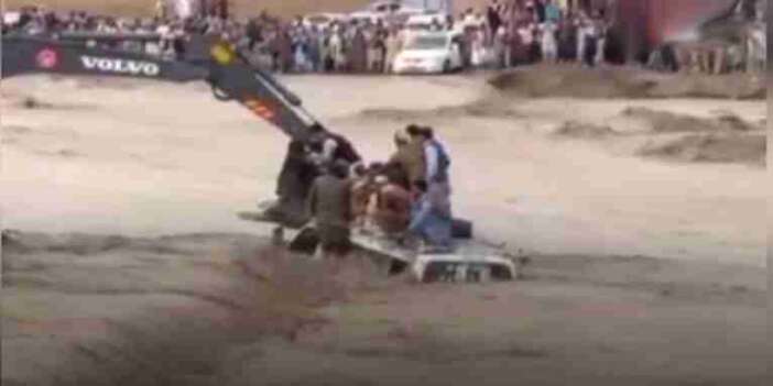 Pakistan’da Şiddetli Yağışlar 40 Can Aldı