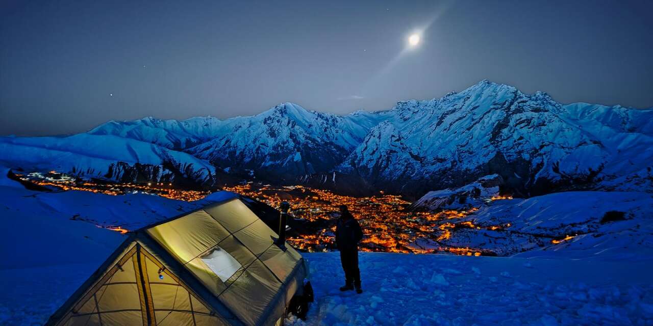 Hakkari manzarası geceye damga vurdu