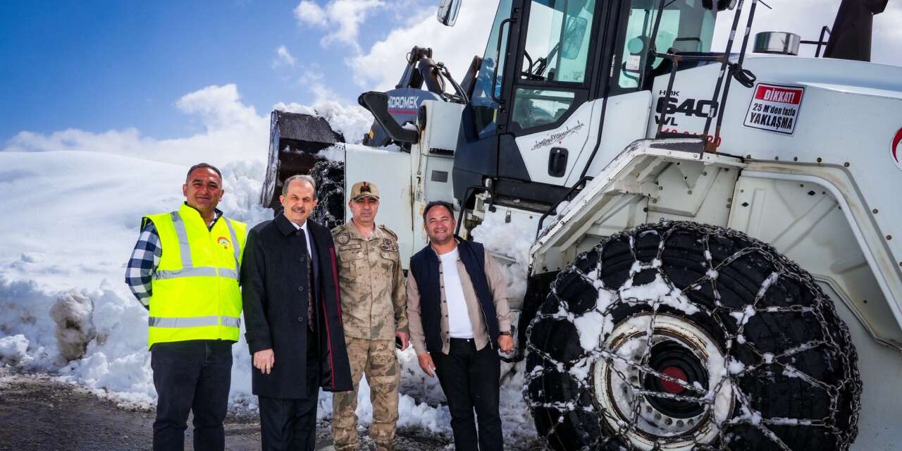 Vali Taşyapan karla mücadele çalışmalarını yerinde inceledi