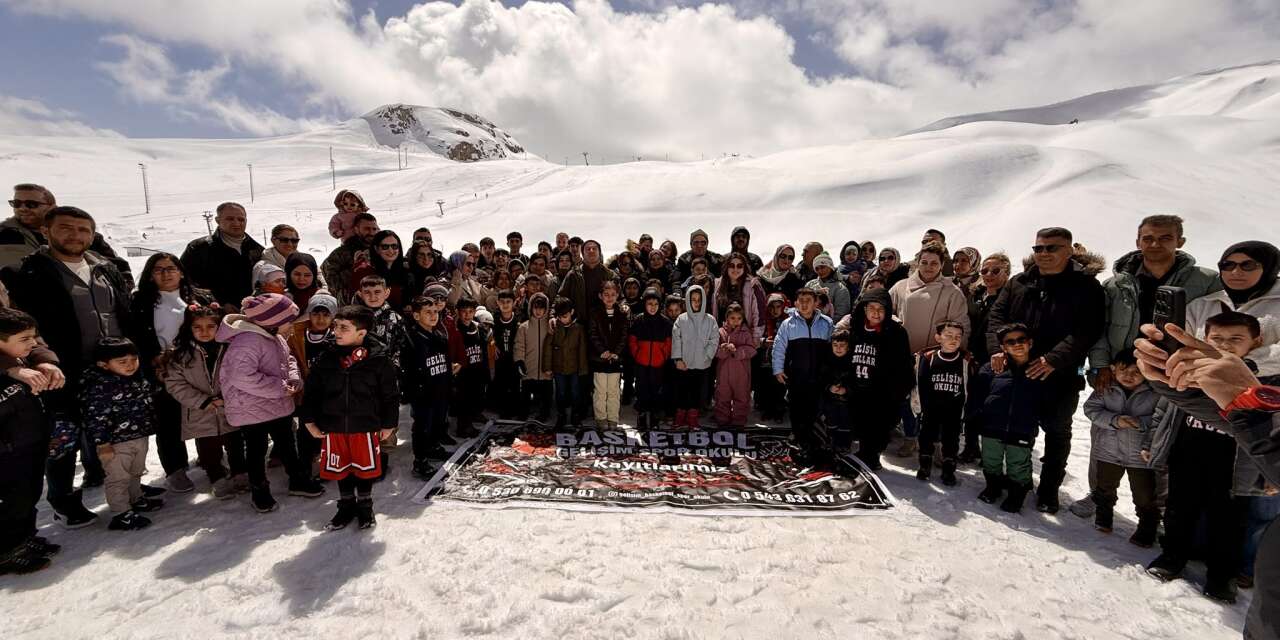 Başkan Kaya’dan sporcu çocuklara kar sürprizi