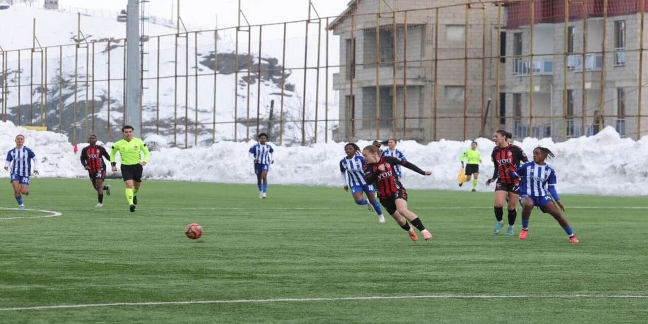 Zapspor maçında dostluk kazandı