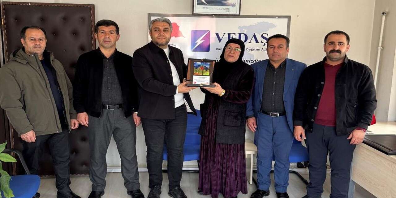 Şemdinli’de VEDAŞ’a plaket