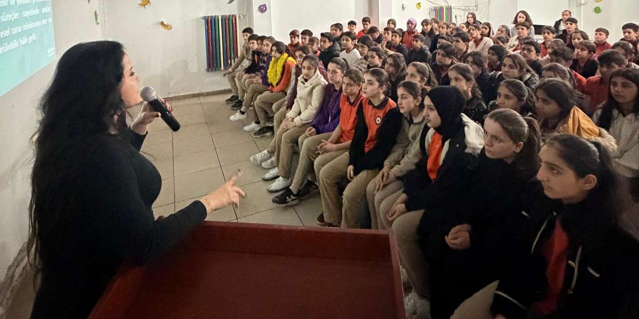 Köydeki çocuklar bilim ve sanatla buluştu