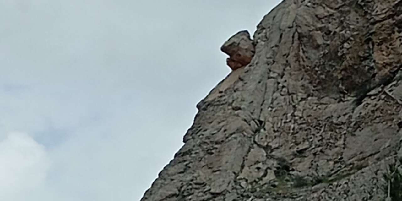 Çukurca karayolunda kaya tehlikesi