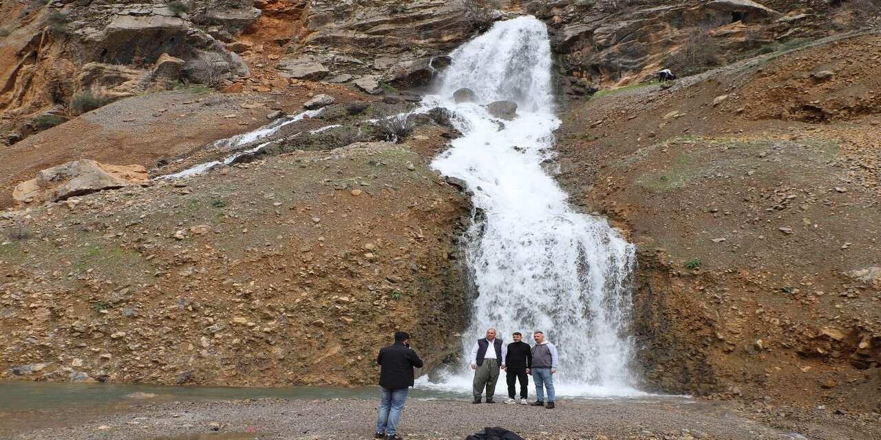 Narlı beyaz su şelalesi ilgi odağı oldu