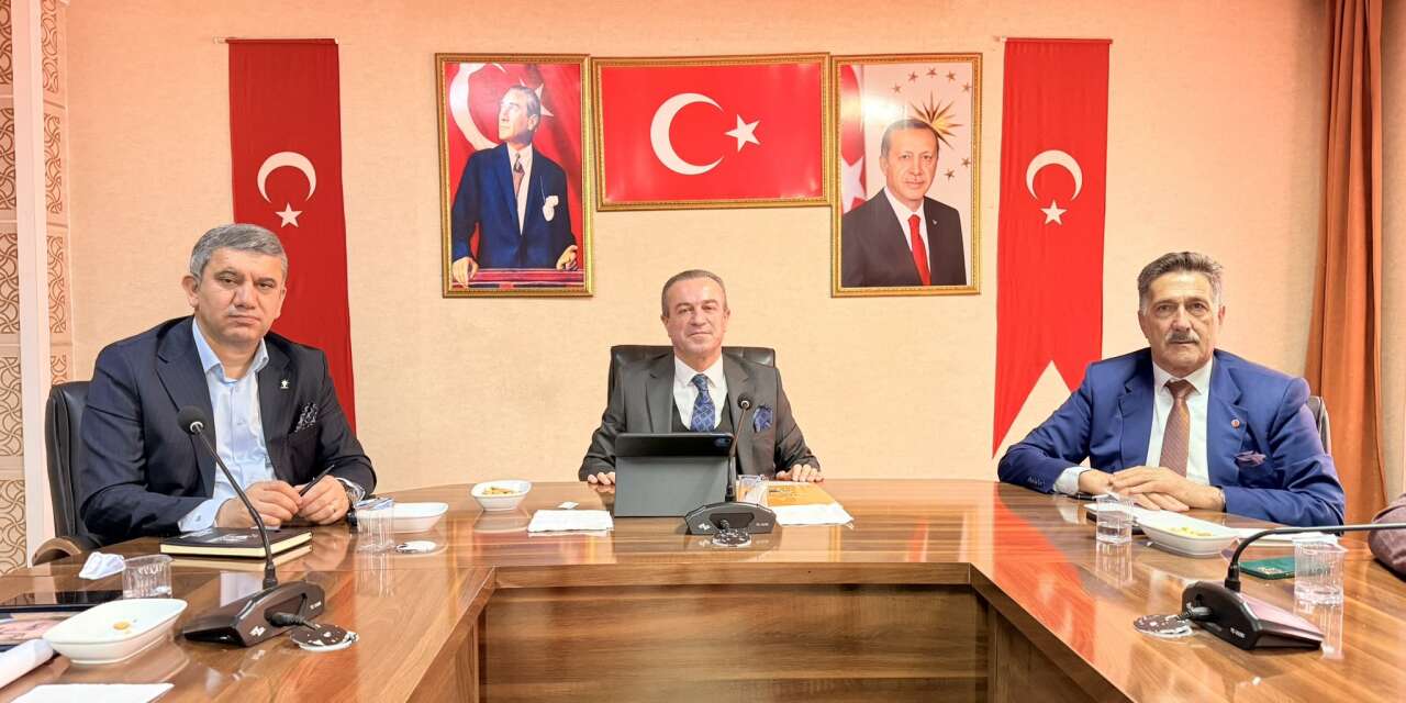 AK Parti Başkanları Hakkari'de bir araya geldi